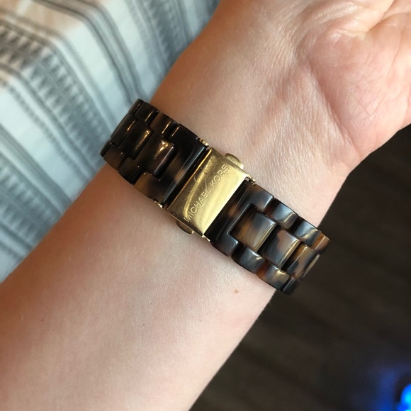 Michael Kors Tortoise Watch - Picture 3 of 5